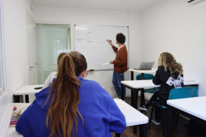 Accés Centre Acadèmic | Reforç escolar Girona - Girona
