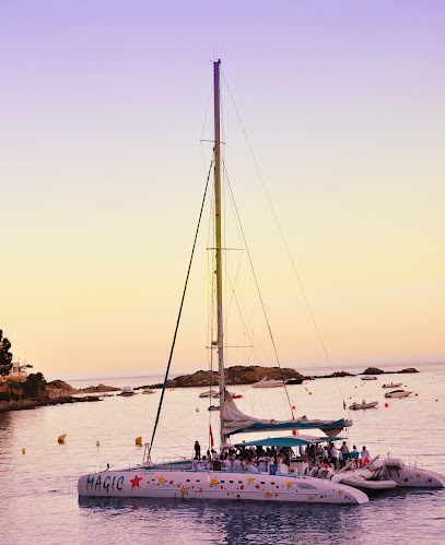 Foto Boarding Point Magic Catamarans – Roses