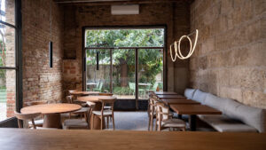 Flora · Hotel B&B · Restaurant - Banyoles