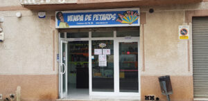 LA TRACA SANT FELIU DE GUÍXOLS. VENDA MATERIAL PIROTÈCNIC - costat